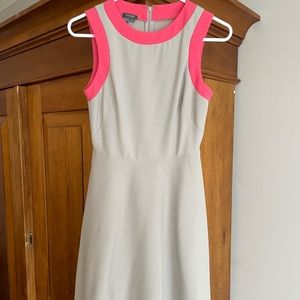 Cream colored/pink outlined dress! Size 0.